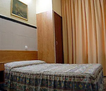 Segre ゲストハウス 2*